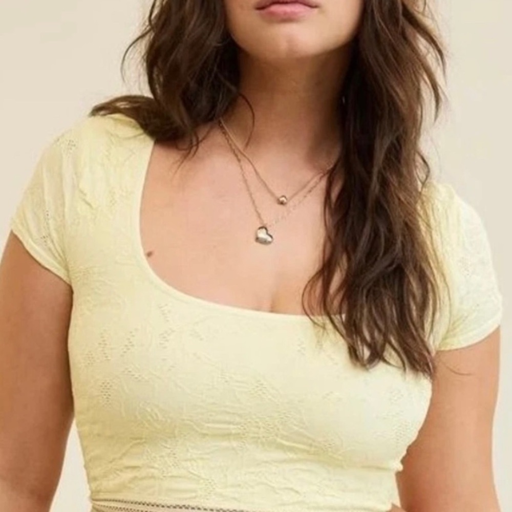 aerie Pale Yellow Scoop Neck Short Sleeve Crop Top